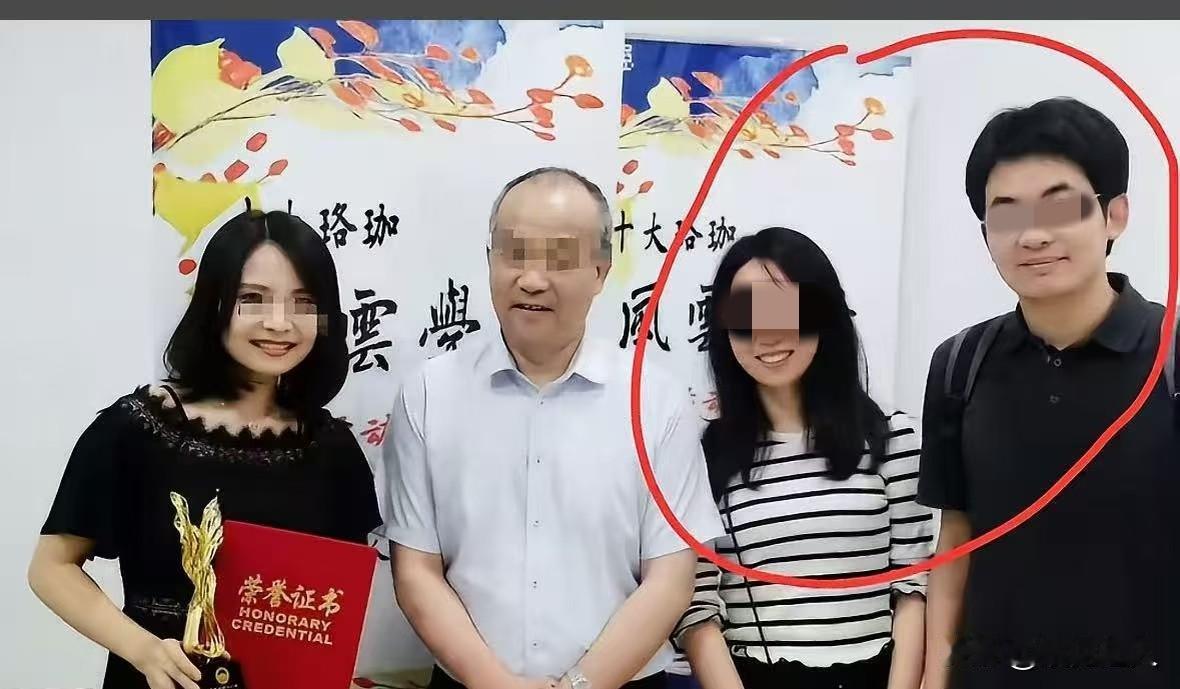 武大付某的原配，这次算是让人见识了什么叫“不鸣则已，一鸣惊人”。她是个高级知