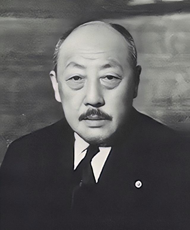 日本人战败后，伪满洲国国务总理张景惠逃到了长春，通过广播电台与重庆国民党政府取得
