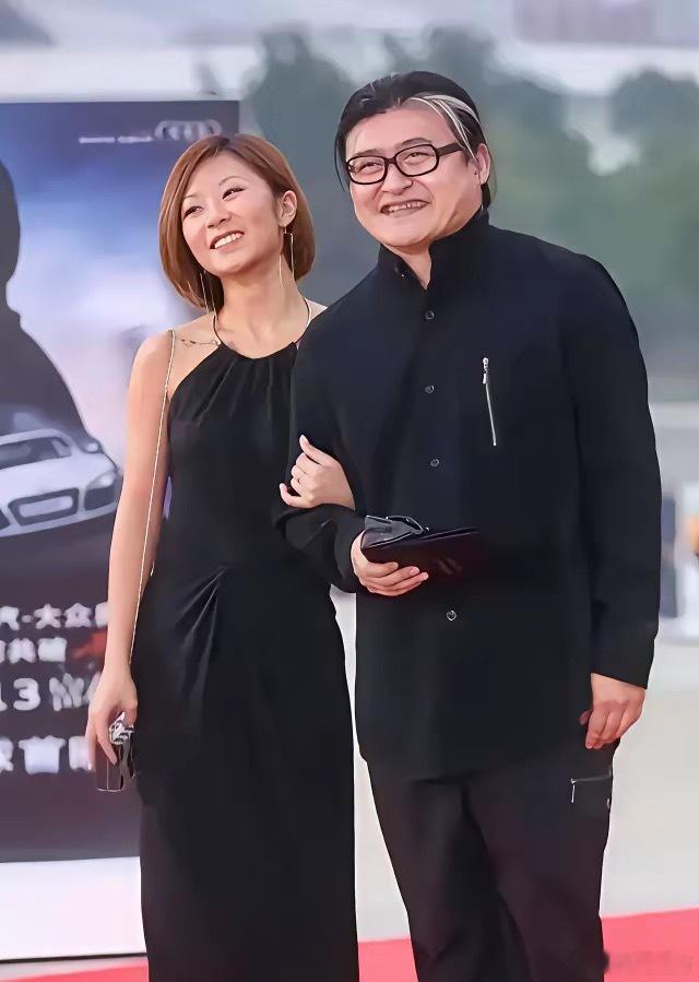刘欢终究还是走了，女儿刘一丝赶在去年结婚，据说新郎“儒雅斯文”。对于父亲刘欢来说