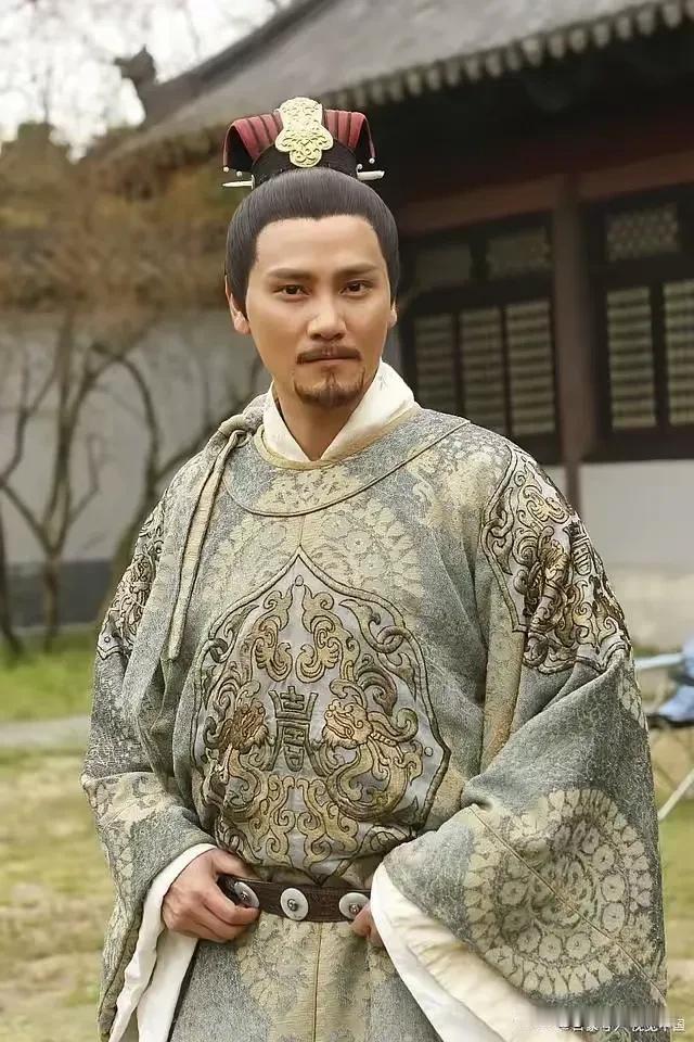 赵构并不害怕所谓的“迎回二圣”，南宋的江山是他一手建立的，官僚系统是他重建的，军