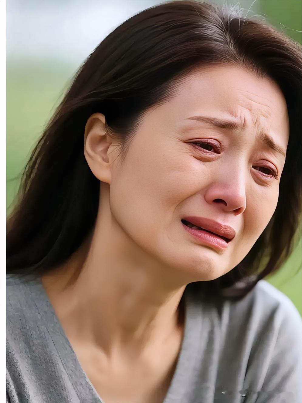 36岁单亲妈妈扛不住了：谁能告诉我，怎么平衡工作和孩子？凌晨1点，刚改完第