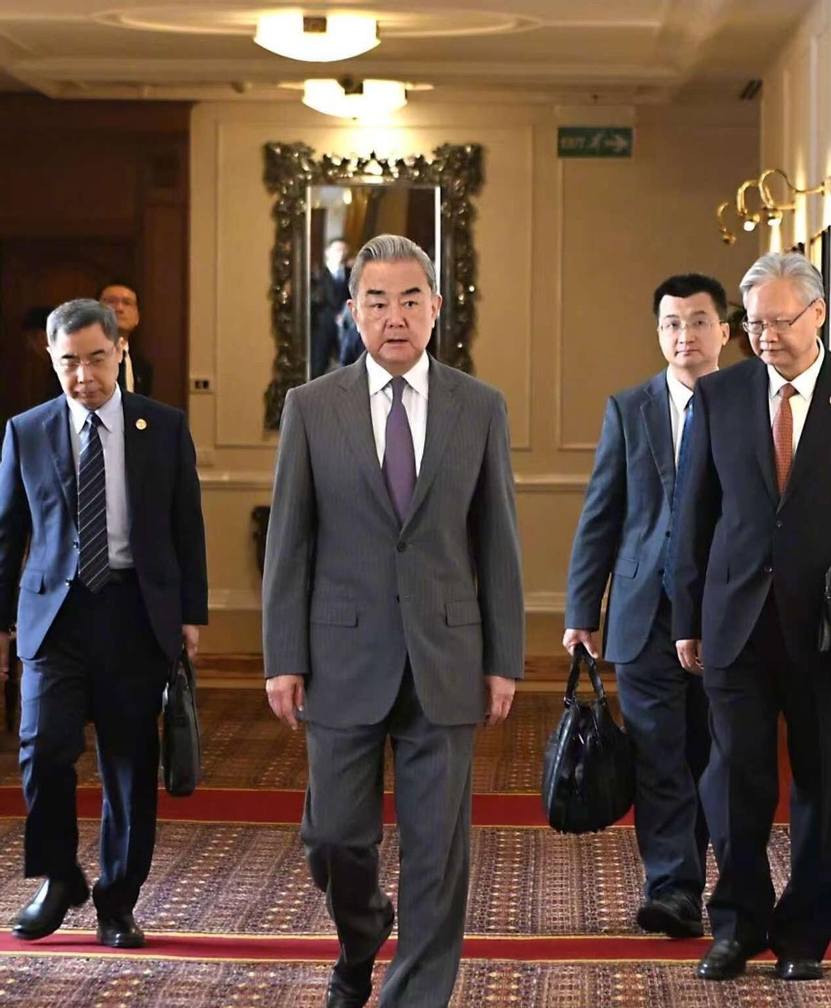 德黑兰刚签完备忘录，人已经追到新德里了。备忘录还热内扎米普尔追人递话六天之内