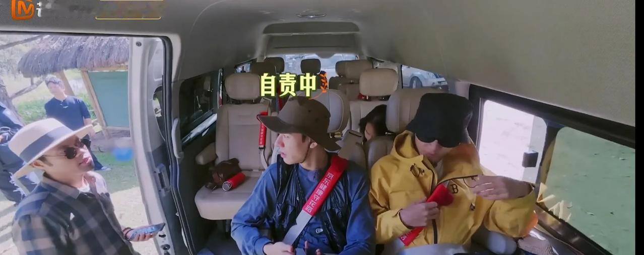 龚俊反复自责点餐错误，叨叨个没完没了，张晚意，那英马上就坐不住了，赶紧开