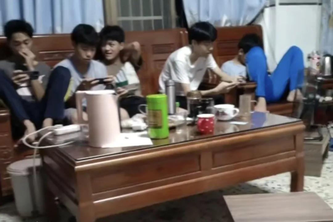 万万没想到，小时候不敢跟父母大声说话的是70.80后，现在不敢跟孩子大声说话的还