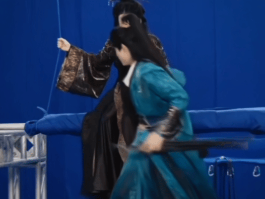 迪丽热巴说陈飞宇很会撒娇巴瑟到底偷偷藏了多少小惊喜啊😯，《白日提灯》里贺思慕