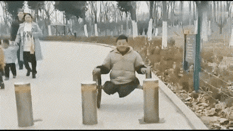 这大哥以前绝对是个老司机，郑智化看了估计都会沉默……