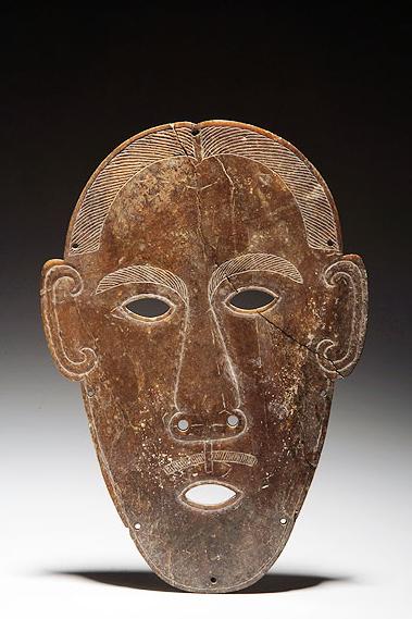 1997年8月，湖北荆门秦岭山区域，一名村民上山采集灵芝时，不慎脚底打滑，坠入一