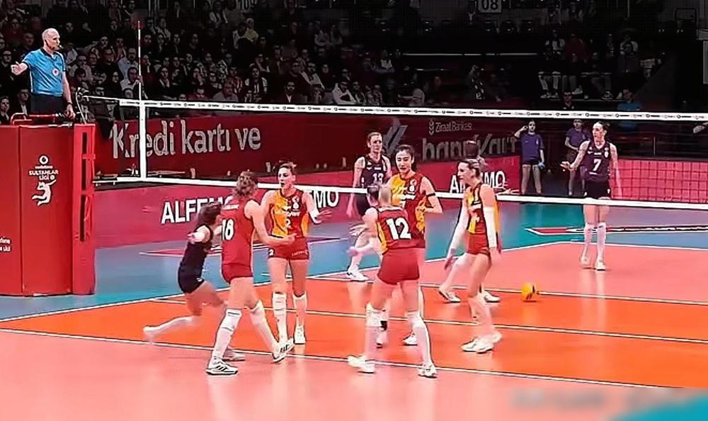 土超联赛第十轮王媛媛再次首发，表现优秀！12月11日晚上23点，2025-202