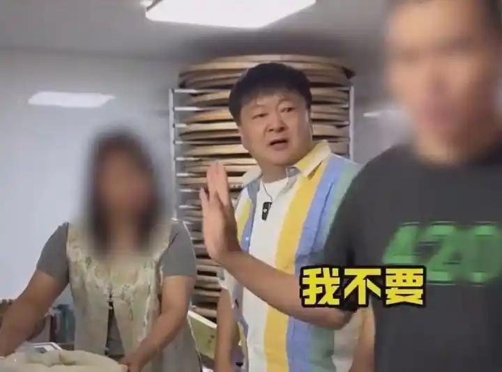 杭州文旅真的要气炸了，堂堂的杭州龙井村，居然把明星洪建涛给赶走了。是的你没有听