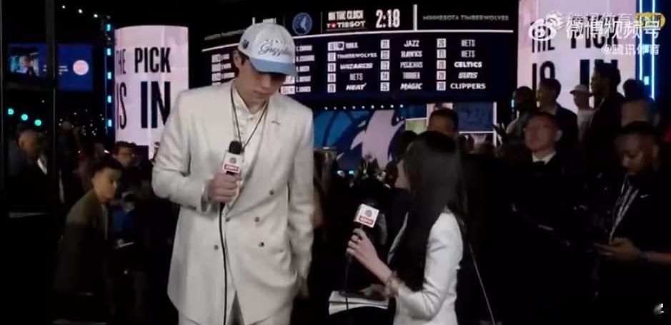 杨瀚森选中后说自己有点抖看到杨瀚森选秀后的反应，真的是一种复杂的情感交织。他的