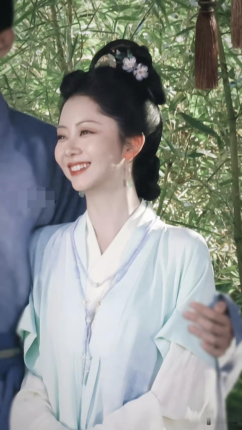 《兰香如故》：感觉兰香结婚后彻底变了一个人，开始鼻孔看人了，大家闺秀的那种气质噌