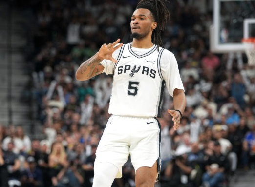 卡斯尔本质就是个尺寸不足的侧翼你刺下赛季必须扶正哈珀了，真正有天赋的球员得不