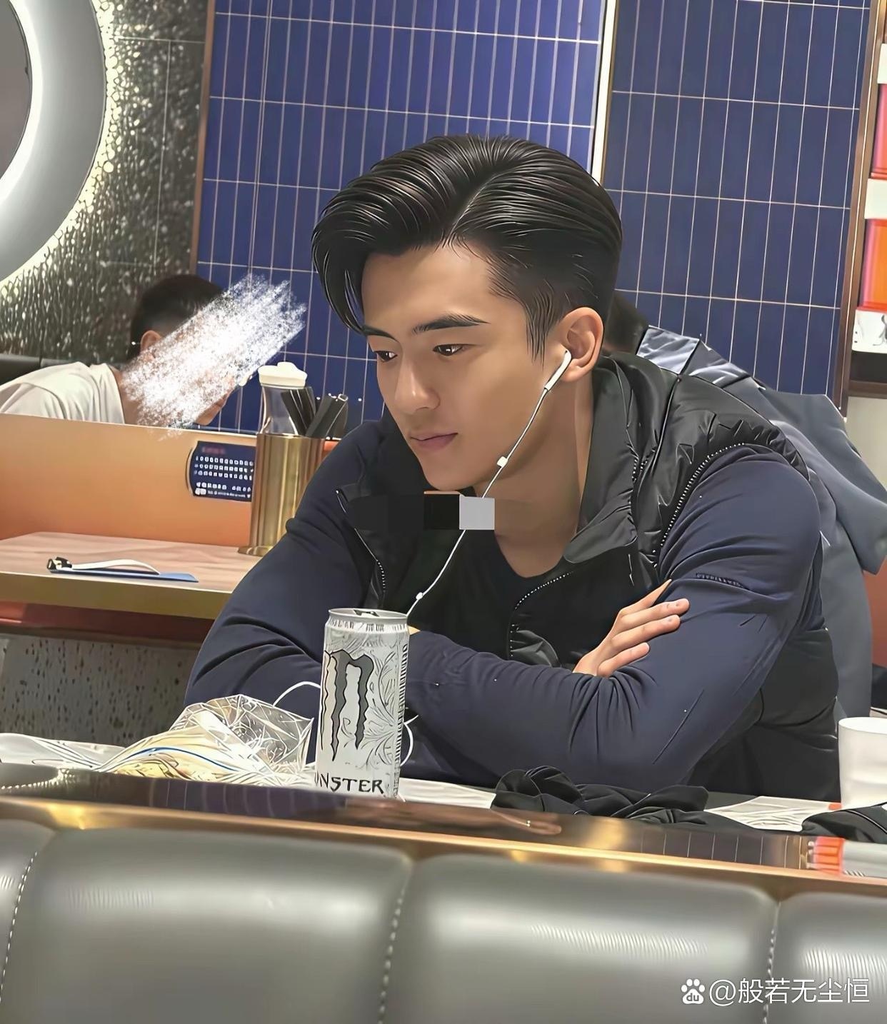 谢霆锋的儿子，你看像谁？