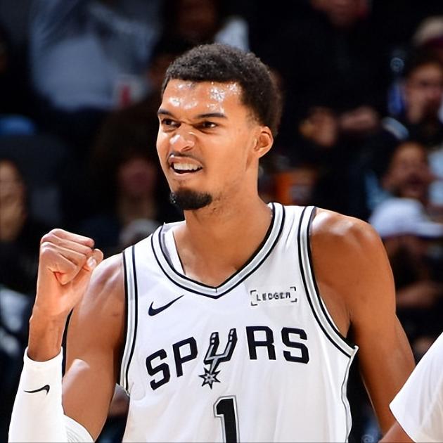 太炸裂了！开赛至今的文班亚马：对阵独行侠，40分15篮板3盖帽对阵鹈鹕，29