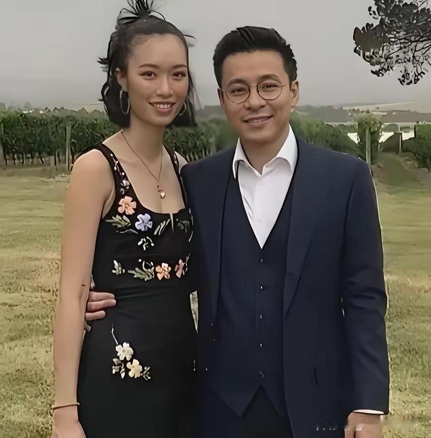 霍启仁的泰国老婆南风，简直是“豪门顶配儿媳”模板！1996年生的泰国华裔，出身建