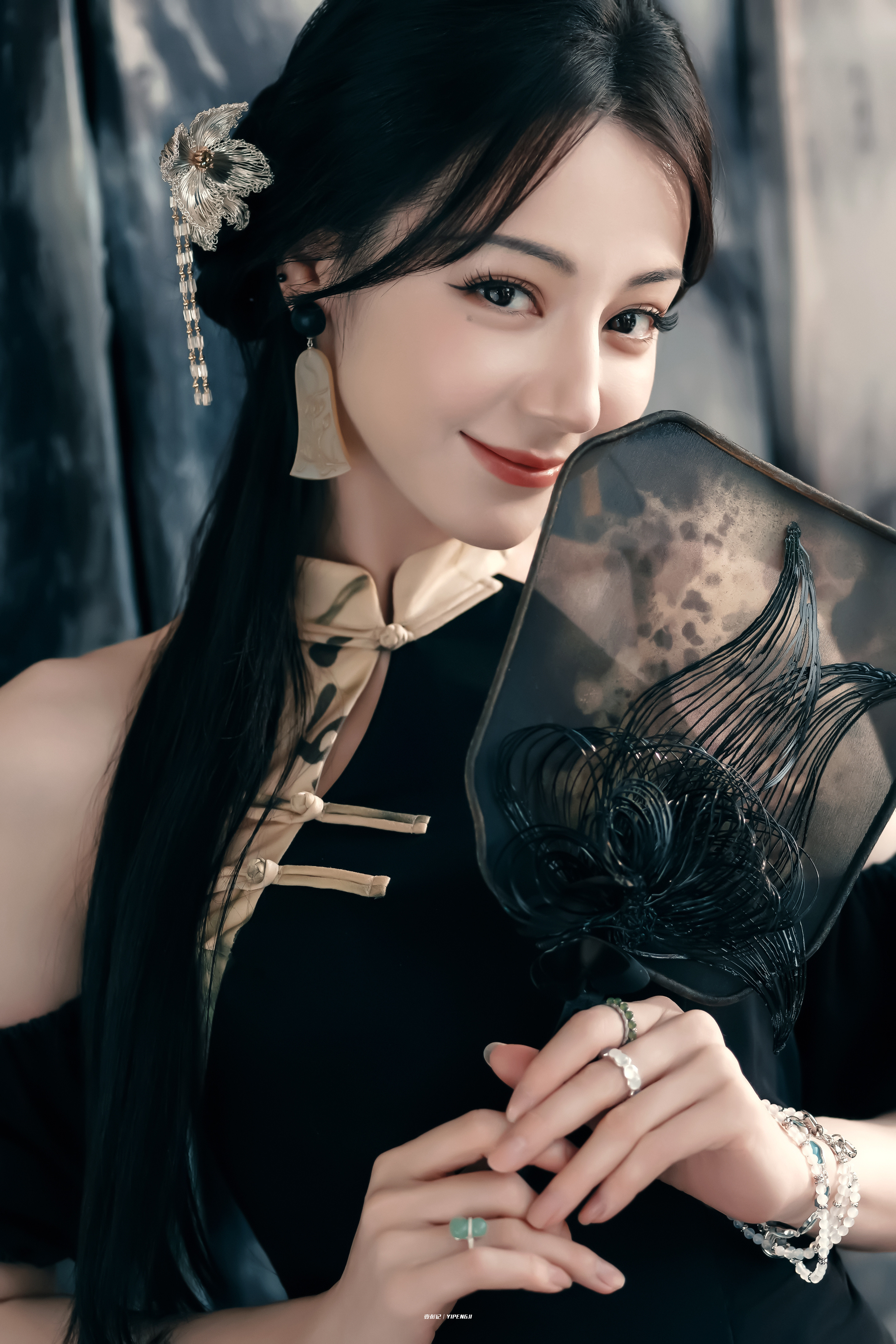 迪丽热巴模仿张凌赫好喜欢迪丽热巴这期新中式造型​​​
