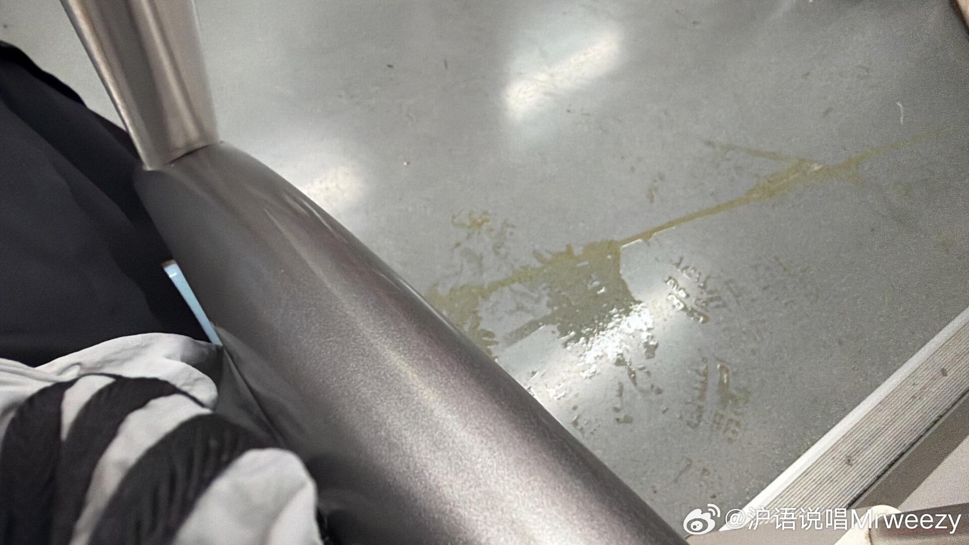 最近上海地铁怎么回事？不是粑粑就是尿这八号线居然有人尿尿？