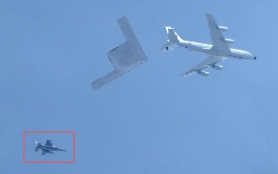 笑不活了！美军花千亿打造的“21世纪隐形王者”B-21，刚在沙漠完成5小时“空