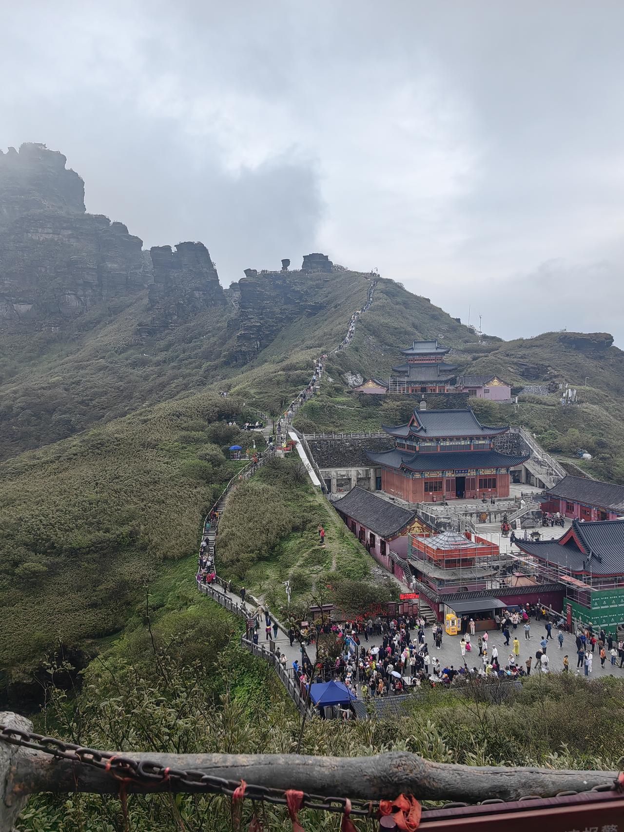 景区摆渡车存在哪些问题对于山区来说，摆渡车是必须配备的，因为景区大门到索道距离太