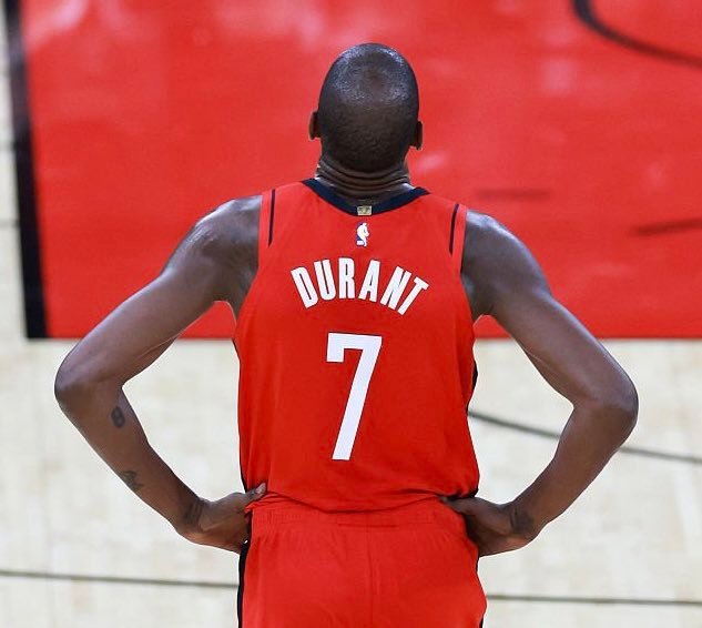 主持人：“你是否认为，如果你发现自己被交易到不理想的球队，就是时候结束职业生涯了