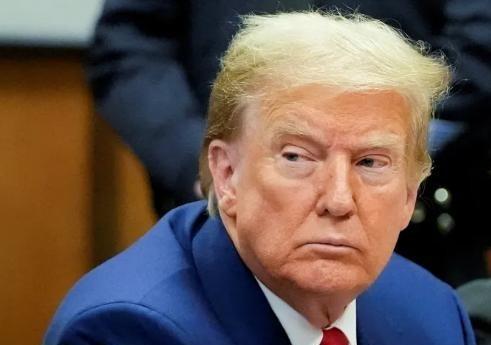 特朗普傻眼了！就在他出售武器装备给台湾，中国首次以“武力”威慑美国，中国公开表态