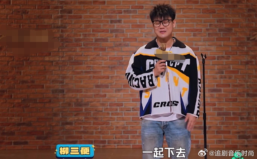 谁家脱口秀办成求婚现场啊起猛了在脱口秀里看到求婚了他讲段子的时候全场在笑，他告