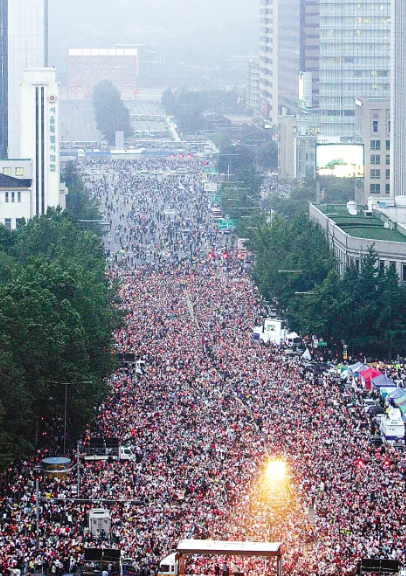 韩国反华游行几乎成为了家常便饭，这就很难让人理解，我们又不是侵略他们的日本，至于
