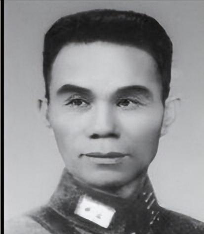 1948年11月底，蒋介石要调美械第二军当“御林军”。他给军长陈克非发去电报，让