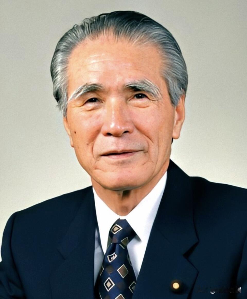 今天，这位101岁的老人走完了他的一生。他值得每一位中国人敬重，他便是日本前首相