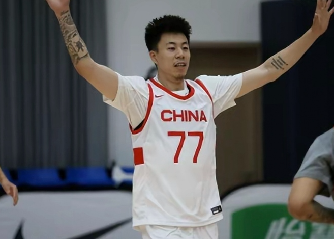 赵睿和张镇麟是两个极端，前者国家队比俱乐部强，后者俱乐部比国家队强。前者呢在国