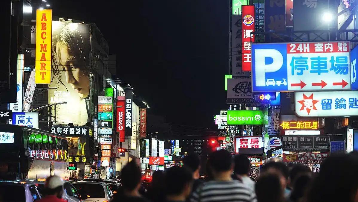 岛内民意为何突变？最近台湾岛内的民调数据，像一颗炸雷，把某些人鼓吹“抗中保台