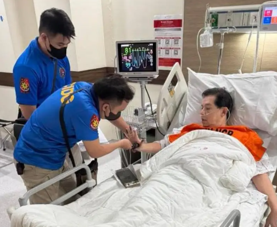 出大事了！马科斯表弟这回栽了，在医院直接被带走，一点情面不留。而紧接着，17万大军的反应，才是真正的