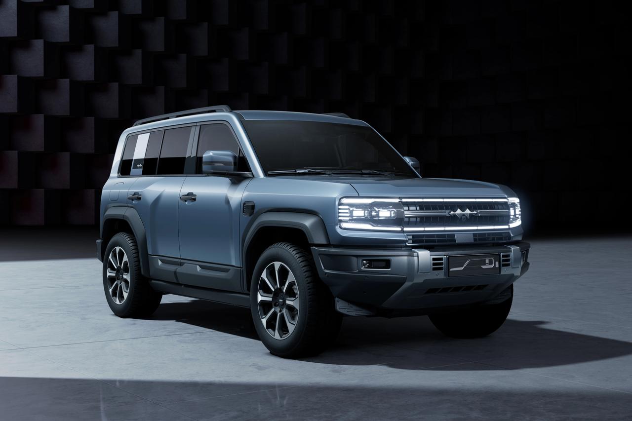 腾势B5在中国香港开启预售了。有人会问腾势B5是什么车，没听说过。其实就是内地市