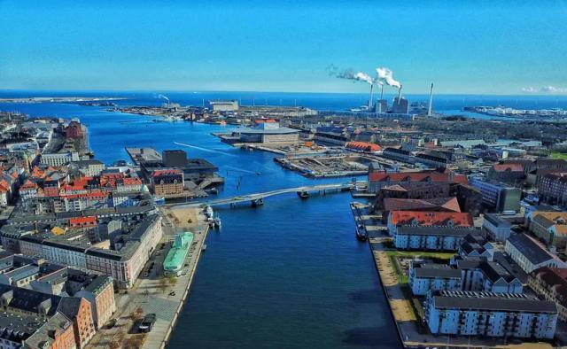 中企港口经营权被夺，中国出手约谈航运巨头进行强力反制4月15日，英国《金融时