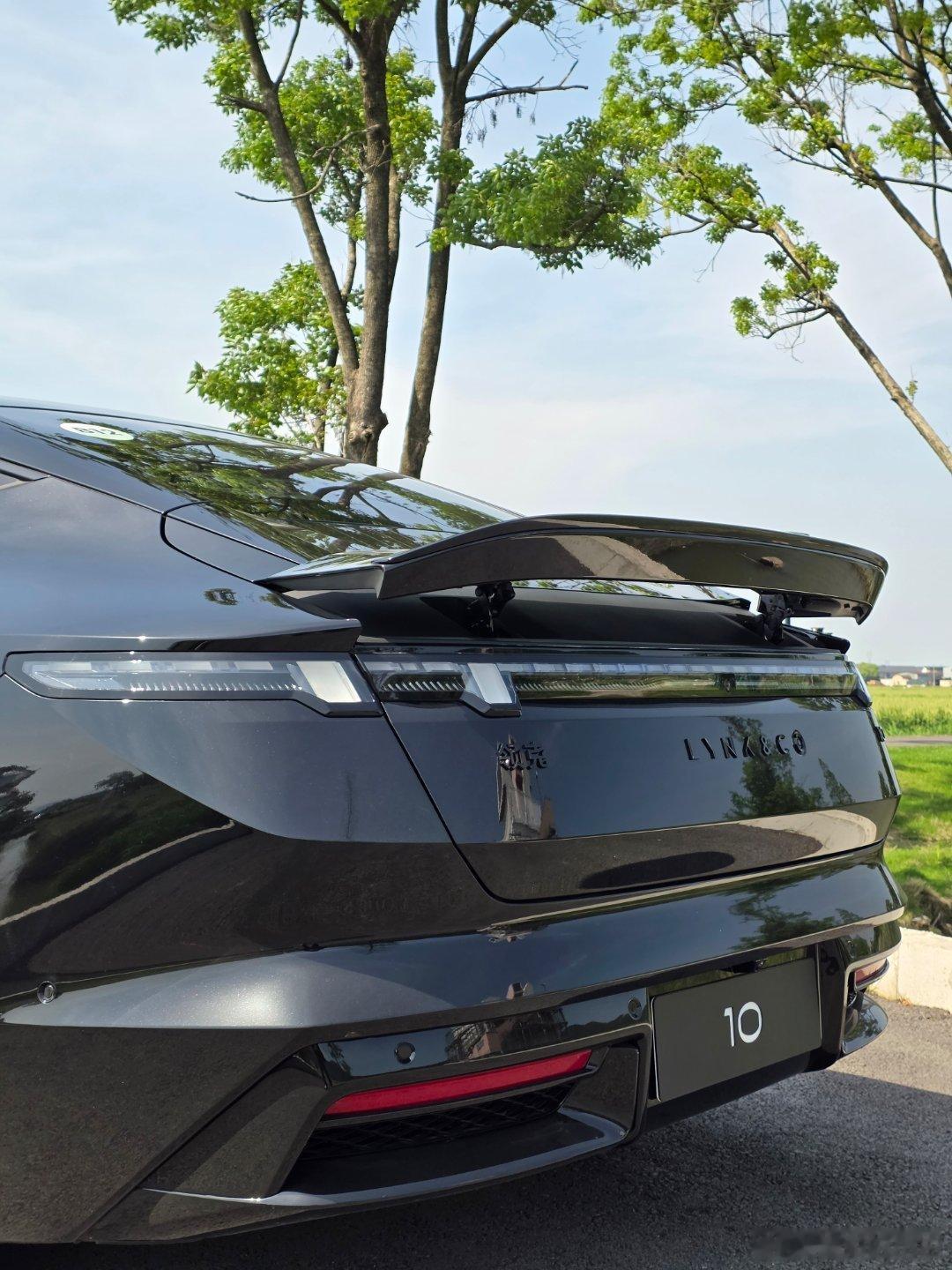 有人说这次北京车展只展出了四台车路虎揽胜路虎卫士奔驰大G还有保时捷帕拉梅拉