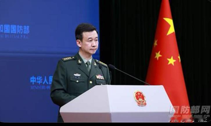 刷到一条消息，炸了。国防部直接把话挑明了：满18岁的男青年，必须兵役登记。不