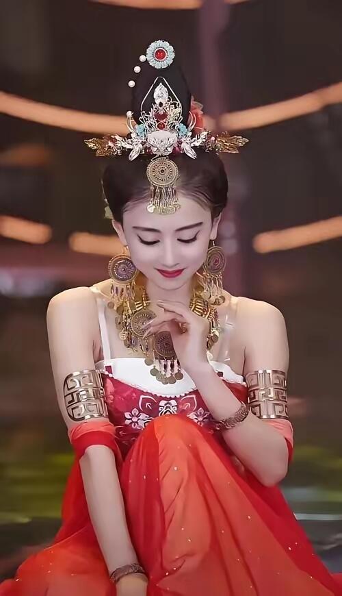 白珊珊近况白珊珊，原恒大歌舞团团长。司法卷宗、案件宣判资料中，没有她涉案记