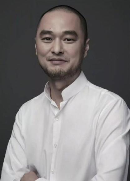 “身家上亿”的北京协和医学博士冯唐，再次抛出惊人“言论”，他说：“没事不要和任何