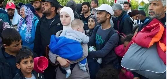 一个国家能蠢到什么地步？看看瑞典就懂了，三十年前，瑞典人均GDP高达3.2万美元