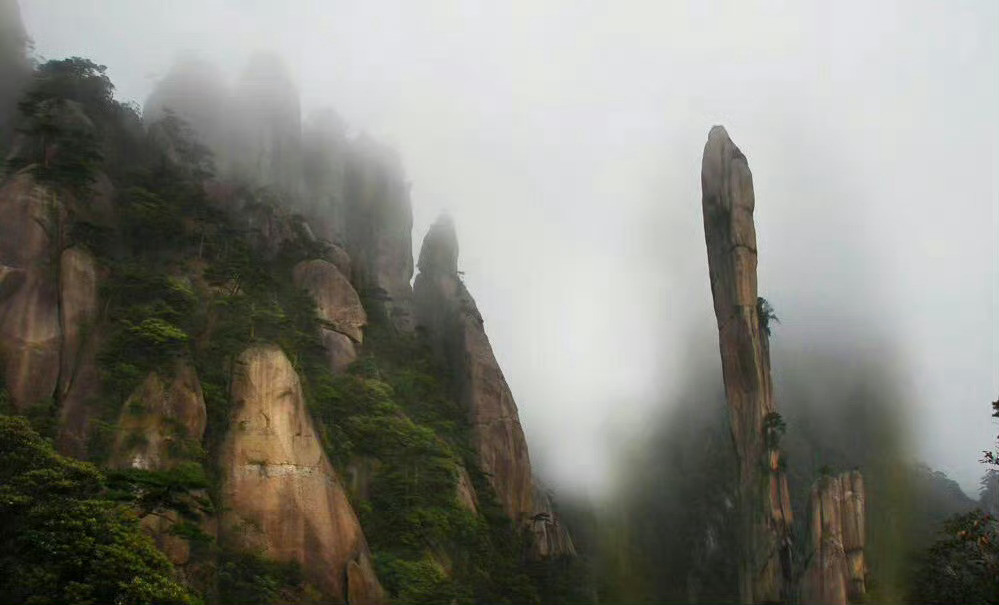 三清山，集天地之秀，纳百川之灵，是华夏大地一朵风景奇葩。​​​​
