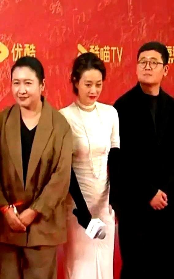 一条白色裙子没穿对，十几年的影后奖杯就被当场清零了？马伊琍走红毯的几张未修生