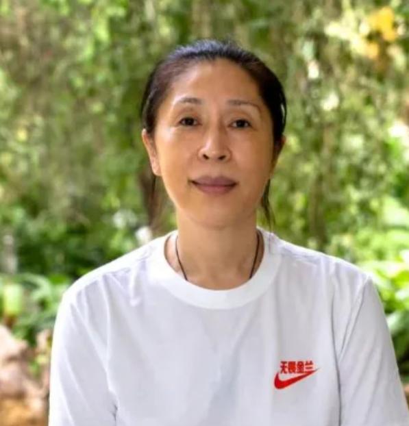 中国女篮主教练郑薇一句话，戳破了李梦的真相，原来我们都看走眼了。 郑薇说，李
