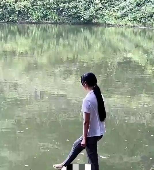 “有枣没枣打一杆？”湖北，女子骑车闯红灯被撞受伤，随后抑郁症越来越严重，在事故的