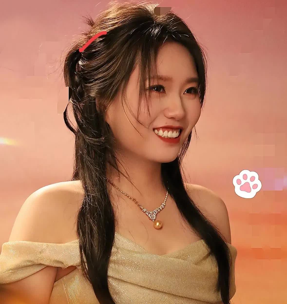 李雪琴果然是行走的公关教科书！老谢举报李雪琴的时候，她没有急着出来辩解，而是先发