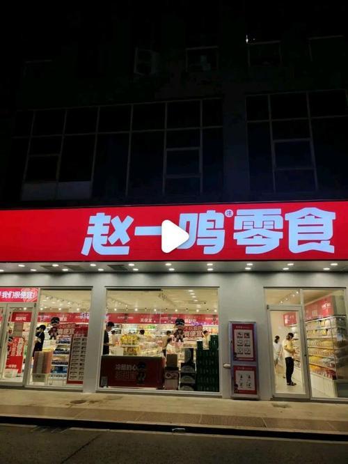一条街上零食店挨着开，大家憋着劲死磕，好不容易干倒一家，转头新的玩家又补上来。几