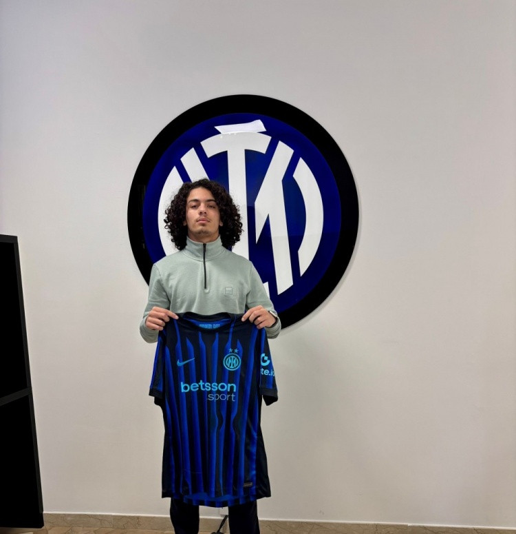 官方: 国米签下16岁法国边锋马格卢特, 签约至2028年