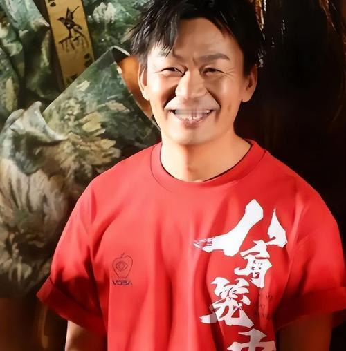 隐忍九年终翻盘！不靠票房靠儿女，王宝强最好的答卷是一双懂事儿女✨43岁的王