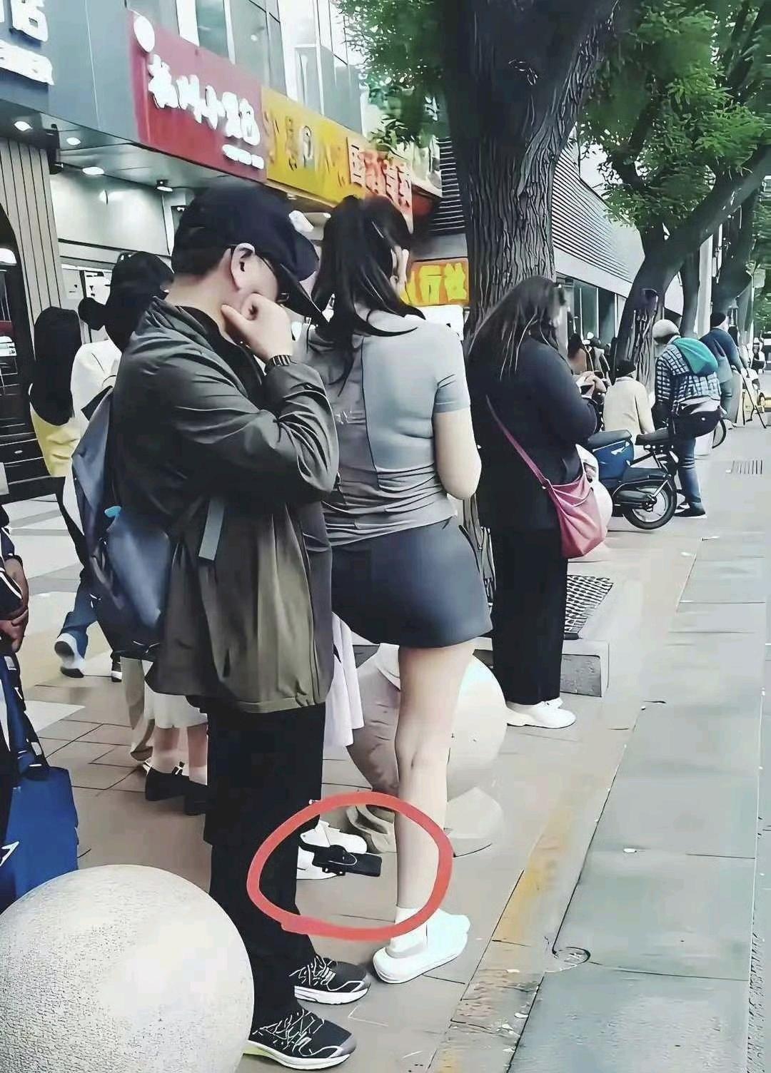 现在怎么会有这种丧尽天良的人啊？光天化日之下偷拍！遇到这个情况！怎么办！