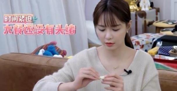 一次，杜海涛当着母亲的面问沈梦辰：“你可以给我妈3000万吗？”沈梦辰灵机一动，