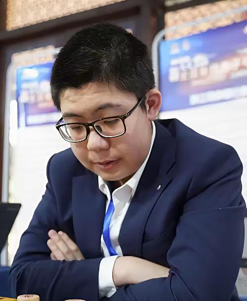 五羊杯象棋冠军赛第四轮结束。A组尹昇再次幸运来临，不战而胜积8分。第一轮对战王